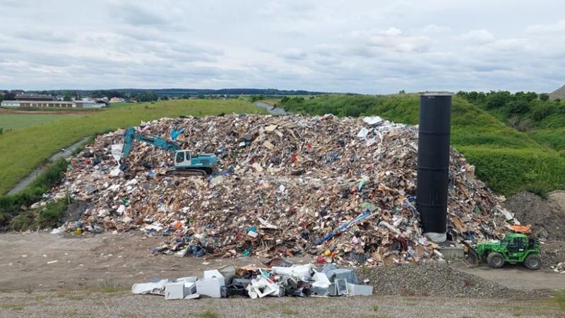 Zwischenlagerung von Hochwasserabfällen auf einer Deponie. Foto: Kreisabfallwirtschaftsbetrieb Landkreis Günzburg